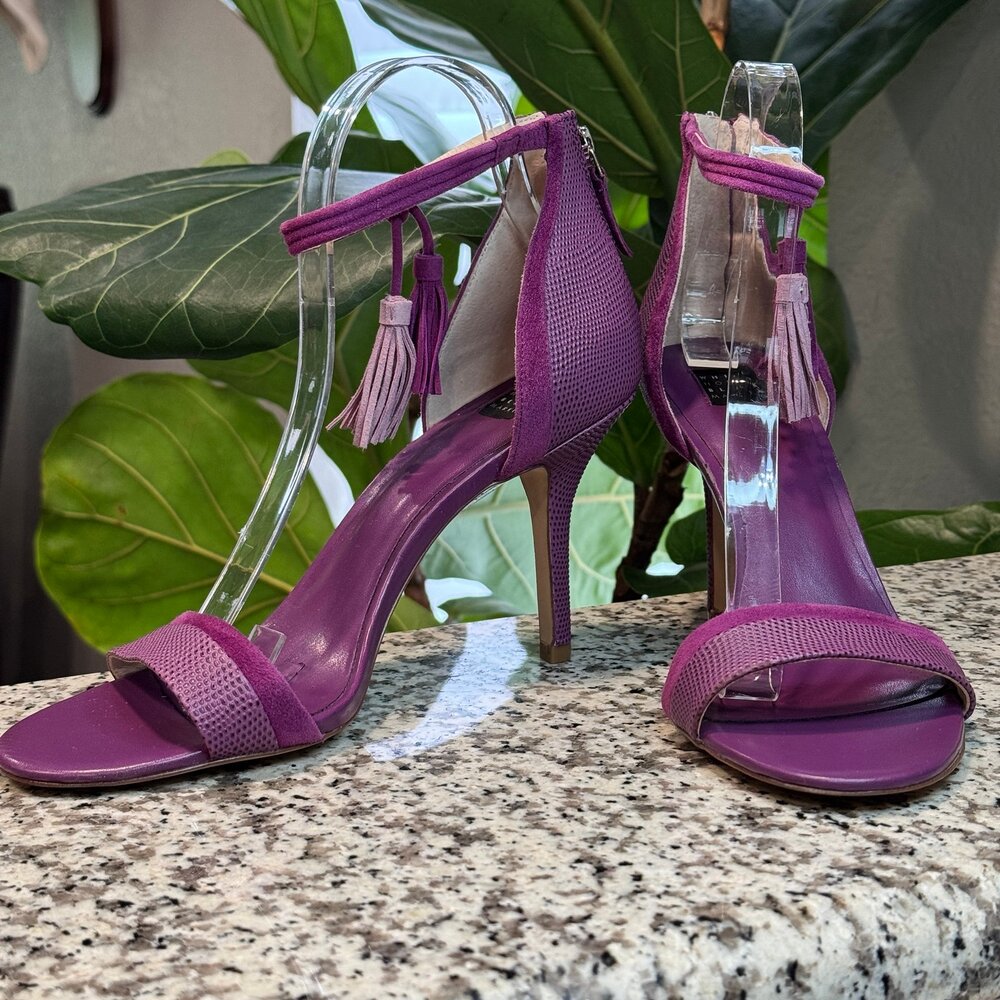 WHITE HOUSE BLACK MARKET PURPLE EMBOSSED LEATHER TASSEL ANKLE STRAP SIZE 9